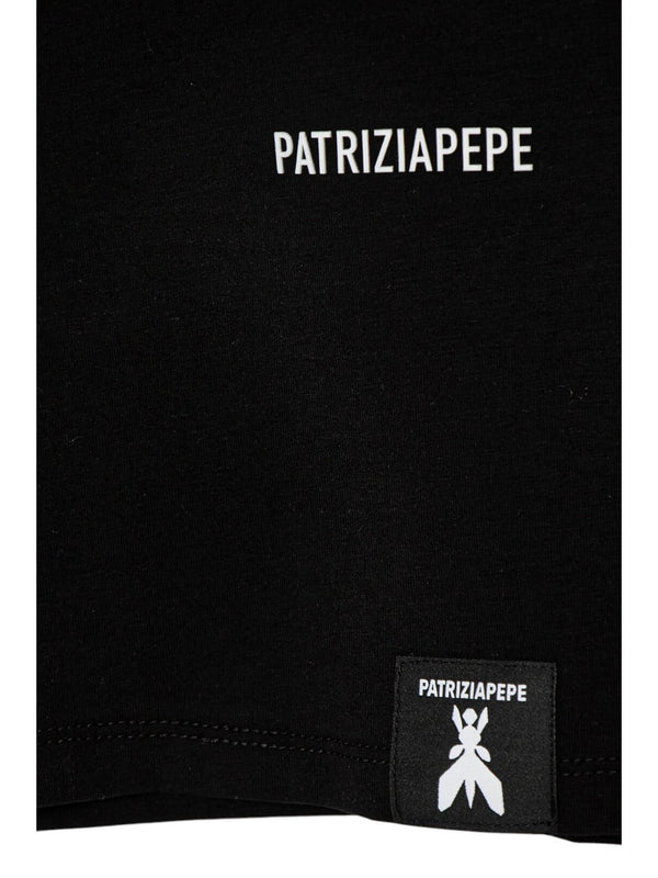 T-shirt nera crop con logo Patrizia Pepe in contrasto