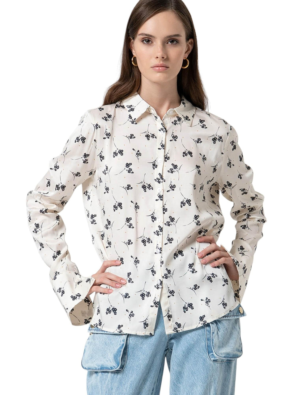 Camicia donna bianca a fiori con maniche lunghe e colletto classico