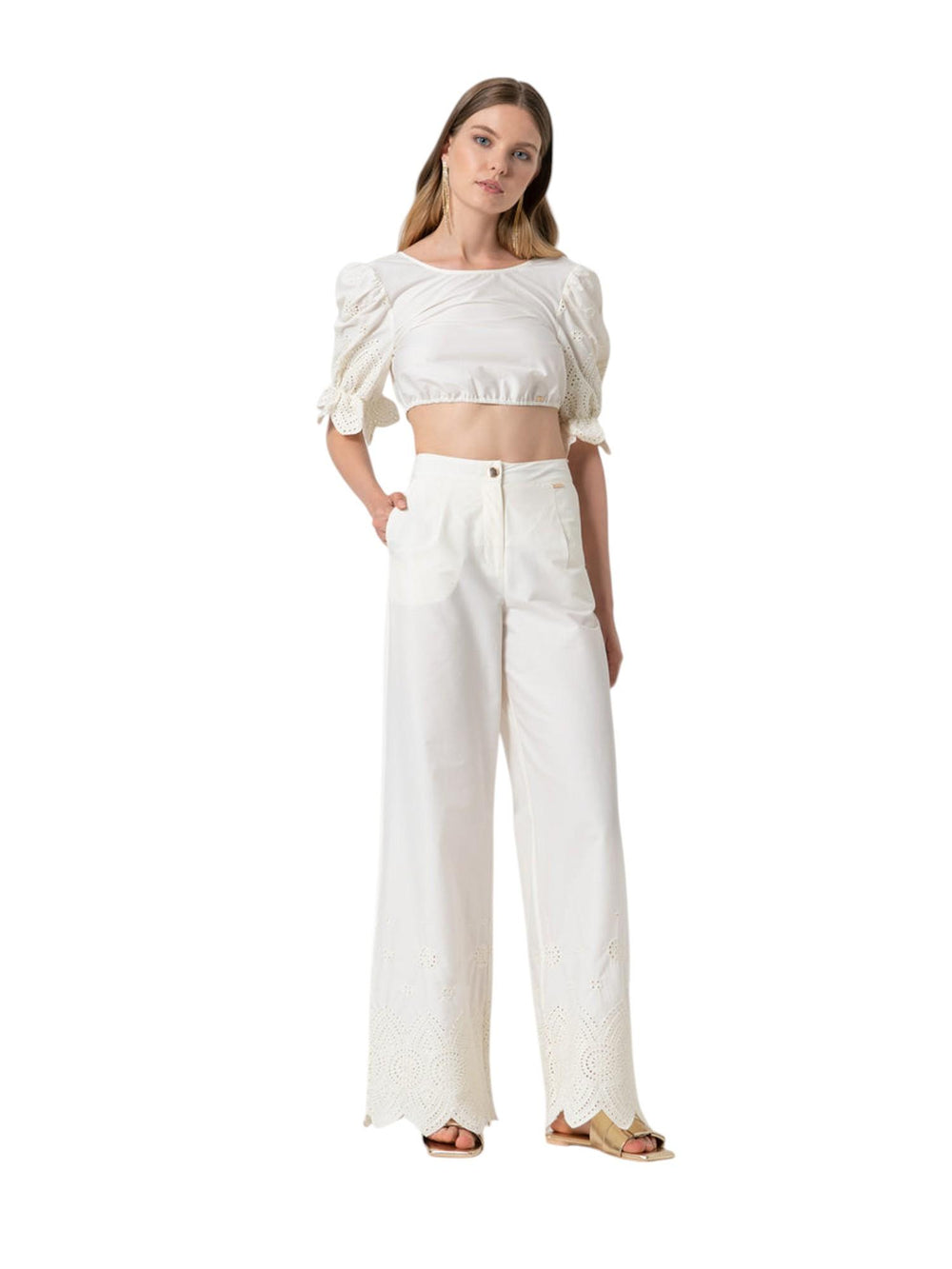 Pantaloni donna bianchi a gamba larga con ricami