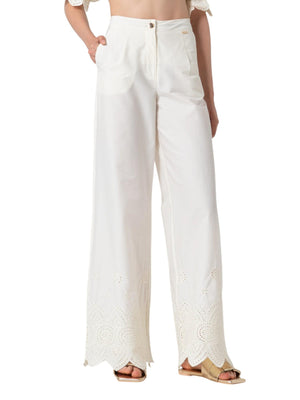 Pantaloni donna bianchi a gamba larga con ricami