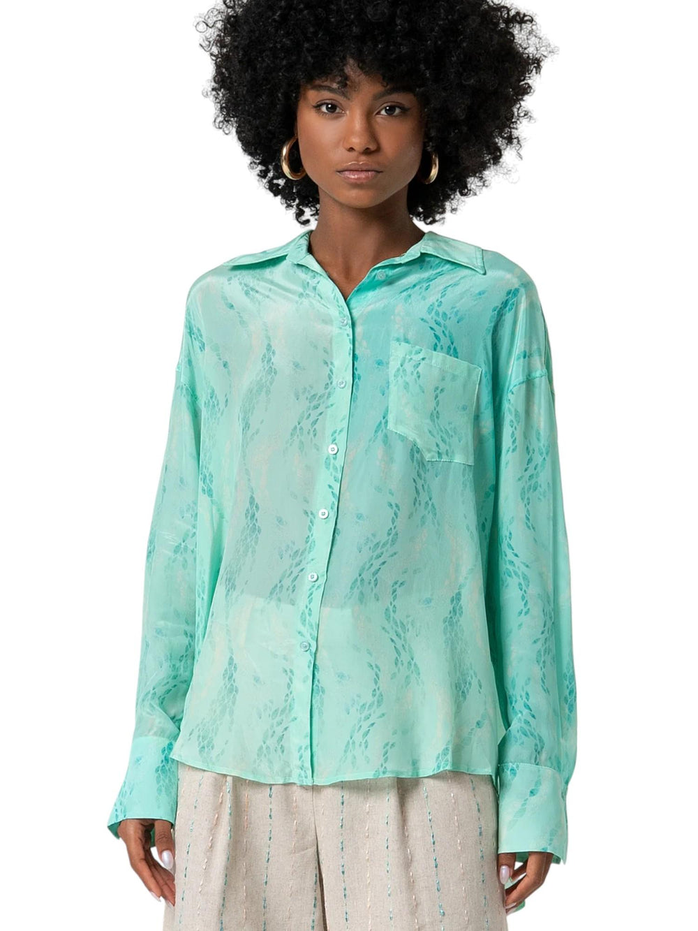 Camicia donna turchese in tessuto lucido stampato