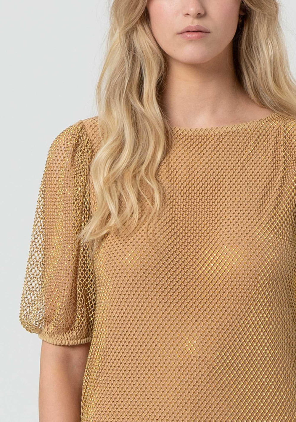Maglia oro in rete con maniche a palloncino
